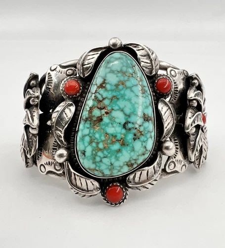 VTG NAVAJO STERLING SILVER CARICO LAKE TURQUOISE CORAL FLOWER CUFF BRACELET 81G: VTG NAVAJO STERLING SILVER CARICO LAKE TURQUOISE CORAL FLOWER CUFF BRACELET 81G Vtg Navajo Sterling Silver Carico Lake Turquoise & Red Coral Flower Cuff Bracelet 81g Cuff is 5" tip to Tip and has a 1 