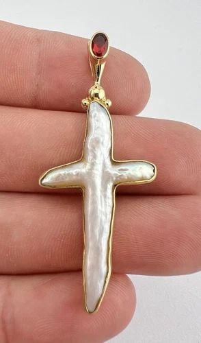 RARE SAJEN 18K YELLOW GOLD BEZEL SET CROSS SHAPED WHITE PEARL PENDANT 2" - 4.8G: RARE SAJEN 18K YELLOW GOLD BEZEL SET CROSS SHAPED WHITE PEARL PENDANT 2" - 4.8G RARE Sajen 18k Yellow Gold Bezel Set Cross Shaped White Pearl Pendant 2" - 4.8g Size: 2" Tall With Bail By 7/8" Wide Met