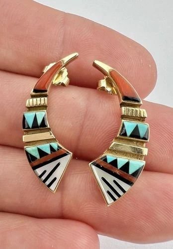 DANNY CLARK NAVAJO 14K YELLOW GOLD MULTI GEMSTONE FLUSH INLAY CLAW STUD EARRINGS: DANNY CLARK NAVAJO 14K YELLOW GOLD MULTI GEMSTONE FLUSH INLAY CLAW STUD EARRINGS Vtg Danny Clark Navajo 14k Yellow Gold Multi Gemstone Flush Inlay Claw Stud Earrings Size: 1 1/8" Tall & Over 1/2" Wide
