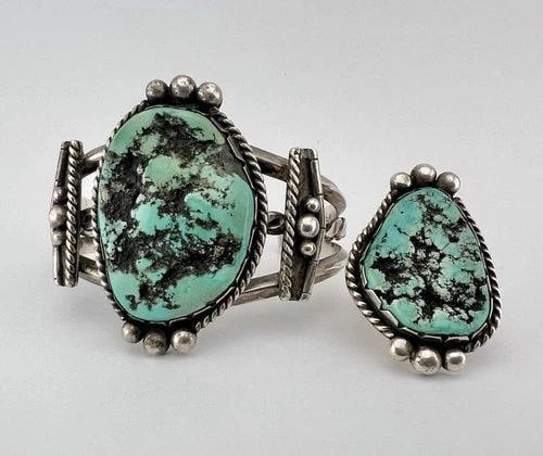 VTG CAL HENDERSON NAVAJO STERLING SILVER SEDONA TURQUOISE CUFF BRACELET RING SET: VTG CAL HENDERSON NAVAJO STERLING SILVER SEDONA TURQUOISE CUFF BRACELET RING SET Vtg Cal Henderson Navajo Sterling Silver Sedona Turquoise Cuff Bracelet & Ring Set Cuff is 5 3/8" tip to Tip and has a 