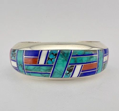 VTG PHILLIP SANCHEZ NAVAJO STERLING SILVER MULTI GEM FLUSH CUFF BRACELET 101G: VTG PHILLIP SANCHEZ NAVAJO STERLING SILVER MULTI GEM FLUSH CUFF BRACELET 101G Vtg Phillip Sanchez Navajo Sterling Silver Multi Gem Flush Cuff Bracelet 101g Cuff is 5 1/2" tip to Tip and has a 1 1/4" G