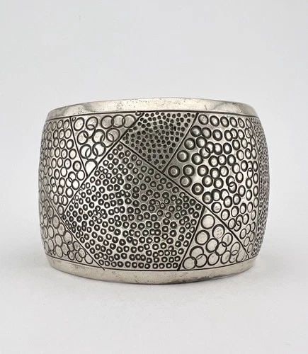 MASSIVE VTG NAVAJO STERLING SILVER DEEP STAMPED 1.75" WIDE CUFF BRACELET 88.3G (1 of 2)