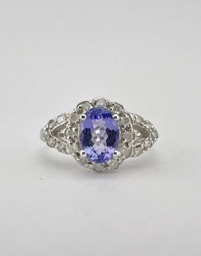 DESIGNER 14K WHITE GOLD OVAL TANZANITE & PAVE SET DIAMOND HALO RING: DESIGNER 14K WHITE GOLD OVAL TANZANITE & PAVE SET DIAMOND HALO RING Designer 14k White Gold Oval Tanzanite & Pave Set Diamond Halo Ring Ring Size: 7 - Can Be Resized Weight is 3.3 Grams on my scale Me
