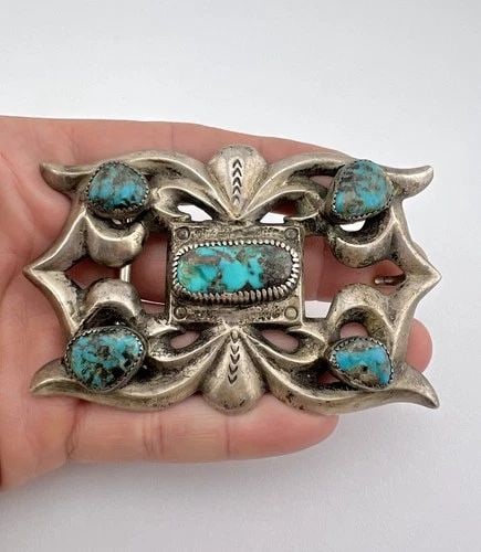 3.5" VTG NAVAJO SANDCAST STERLING SILVER BISBEE TURQUOISE BELT BUCKLE - 115.3G: 3.5" Vtg Navajo Sandcast Sterling Silver Bisbee Turquoise Belt Buckle - 115.3g Size: 3 1/2" Wide By Just Under 2 1/2" Tall Weight is 115.3 Grams on my scale Metal: Sterling Silver Amazing Sandcast Des