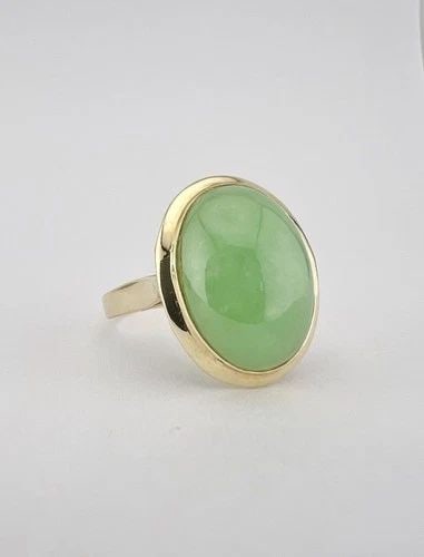 VINTAGE 14K YELLOW GOLD CABOCHON GREEN JADE WOMEN'S RING (1 of 2)