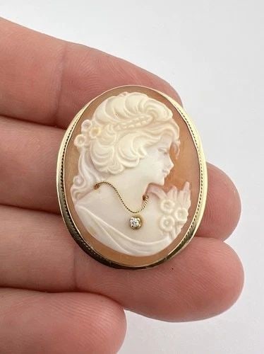 ANTIQUE ITALY 14K GOLD CARVED WOMEN FLORAL HEADDRESS SHELL CAMEO PIN PENDANT: ANTIQUE ITALY 14K GOLD CARVED WOMEN FLORAL HEADDRESS SHELL CAMEO PIN PENDANT Antique Italy 14k Gold Carved Women Floral Headdress Shell Cameo Pin Pendant Size: About 1 1/2" Tall With Movable Bail by 1
