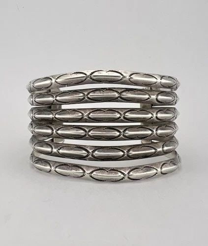EARLY 1940S NAVAJO COIN SILVER INGOT STAMPED CARINATED 6 ROW CUFF BRACELET 75.5G: EARLY 1940S NAVAJO COIN SILVER INGOT STAMPED CARINATED 6 ROW CUFF BRACELET 75.5G Early 1940s Navajo Coin Silver INGOT Stamped Carinated 6 Row Cuff Bracelet 75.5g Cuff is Just Under 6" tip to Tip and h