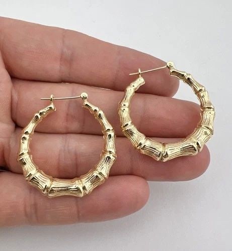 VINTAGE 14K YELLOW GOLD ROUND PUFFY BAMBOO 1 3/8" HOOP EARRINGS - 4.3G: VINTAGE 14K YELLOW GOLD ROUND PUFFY BAMBOO 1 3/8" HOOP EARRINGS - 4.3G Vintage 14k Yellow Gold Round Puffy Bamboo 1 3/8" Hoop Earrings - 4.3g Size: 1 3/8" Tall By Over 1 1/4" Deep Metal: 14k Yellow Go
