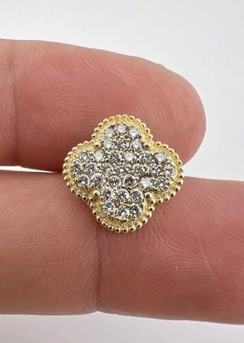 DESIGNER 14K YELLOW GOLD PAVE SET .31TCW DIAMOND CLOVER FLOWER SLIDE PENDANT: DESIGNER 14K YELLOW GOLD PAVE SET .31TCW DIAMOND CLOVER FLOWER SLIDE PENDANT Designer 14k Yellow Gold Pave Set .31tcw Diamond Clover Flower Slide Pendant 2g Size: Just Over 1/2" Tall By Wide Metal: 14