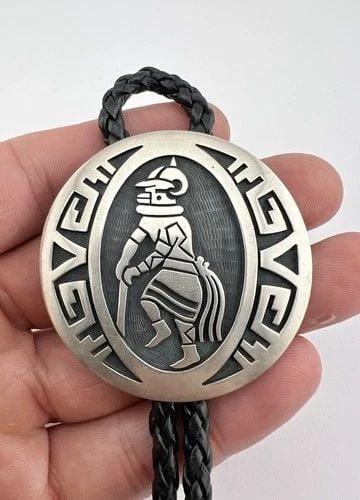 VINTAGE WILLIE ARCHIE TALAHAFTEWA HOPI STERLING SILVER OVERLAY KACHINA BOLO TIE: VINTAGE WILLIE ARCHIE TALAHAFTEWA HOPI STERLING SILVER OVERLAY KACHINA BOLO TIE Vintage Willie Archie Talahaftewa HOPI Sterling Silver Overlay Kachina Bolo Tie Bolo Size: Around 3 3/4" Tall by 2 1/4" 