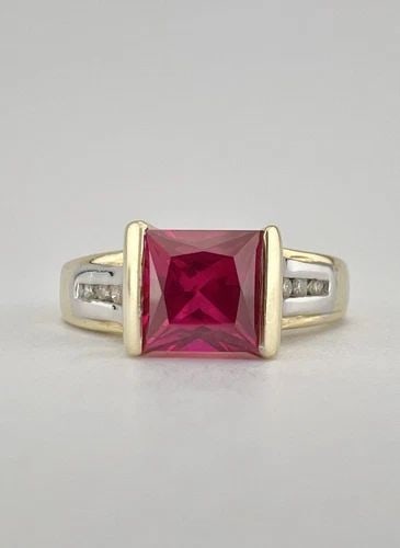 DESIGNER 14K YELLOW GOLD PRINCESS CUT SYNTHETIC LAB RUBY & DIAMOND WOMEN RING: DESIGNER 14K YELLOW GOLD PRINCESS CUT SYNTHETIC LAB RUBY & DIAMOND WOMEN RING Designer 14K Yellow Gold Princess Cut Synthetic Lab Ruby & Diamond Women Ring Size: 6.75 - Can Be Sized Without Damaging W