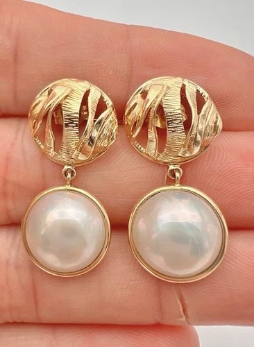 VINTAGE 14K YELLOW GOLD 12MM WHITE PEARL POST DANGLE EARRINGS 1.25" (1 of 2)
