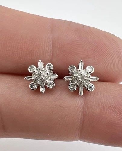DESIGNER AJ14K WHITE GOLD NATURAL .50TCW DIAMOND SNOWFLAKE CLUSTER STUD EARRINGS (1 of 2)