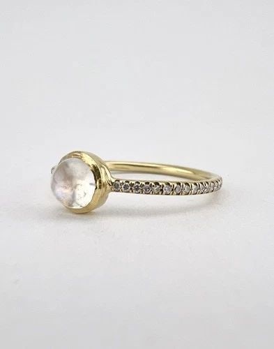 DESIGNER 14K YELLOW GOLD NATURAL MOONSTONE & DIAMOND ETERNITY BAND RING: Designer 14k Yellow Gold Natural Moonstone & Diamond Eternity Band Ring Ring Size: 7 Metal: 14k Yellow Gold - Tested Total Weight is 1.6 Grams on my scale Amazing Natural Round Cabochon Moonstone & Di