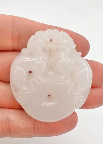 ANTIQUE CHINESE CARVED FOO DOG DISK MUTTON FAT WHITE CELADON HETIAN JADE PENDANT: ANTIQUE CHINESE CARVED FOO DOG DISK MUTTON FAT WHITE CELADON HETIAN JADE PENDANT Antique Chinese Carved Foo Dog Disk Mutton Fat White Celadon Hetian Jade Pendant Size: 2" Tall by 1 5/8" Wide Weight is