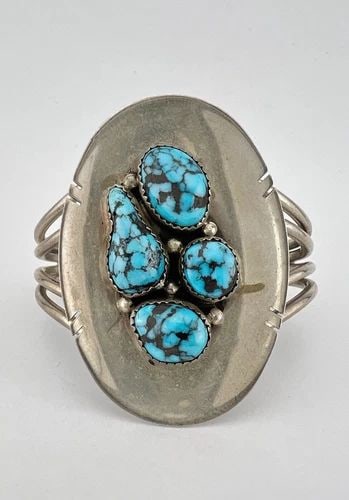 VTG NAVAJO STERLING SILVER KINGMAN TURQUOISE 2.25" WIDE OVAL CUFF BRACELET 59.5G: VTG NAVAJO STERLING SILVER KINGMAN TURQUOISE 2.25" WIDE OVAL CUFF BRACELET 59.5G Vtg Navajo Sterling Silver Kingman Turquoise 2.25" Wide Oval Cuff Bracelet 59.5g Cuff is 5" tip to Tip and has a 1 1/4"