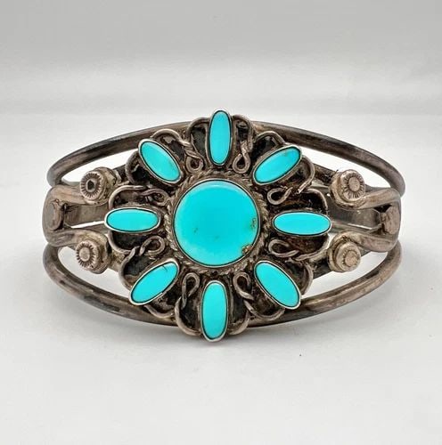VTG NAVAJO STERLING SILVER PETIT POINT TURQUOISE CLUSTER STAMPED CUFF BRACELET (1 of 2)