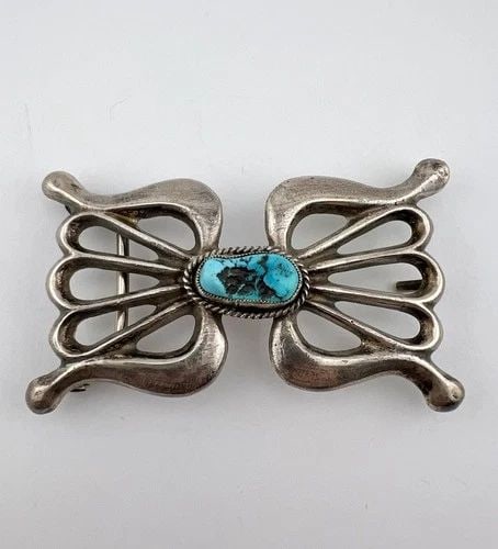 VTG NAVAJO SANDCAST STERLING SILVER NATURAL TURQUOISE BELT BUCKLE 3 3/8"- 61.3G: Vtg Navajo Sandcast Sterling Silver Natural Turquoise Belt Buckle 3 3/8"- 61.3g Size: 3 3/8" Wide By Over 2" Tall Weight is 61.3 Grams on my scale Metal: Sterling Silver Amazing Sandcast Design With A