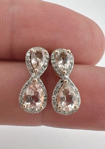 DESIGNER 10K ROSE GOLD PEAR CUT PINK MORGANITE & DIAMOND HALO POST STUD EARRINGS: DESIGNER 10K ROSE GOLD PEAR CUT PINK MORGANITE & DIAMOND HALO POST STUD EARRINGS Designer 10k Rose Gold Pear Cut Pink Morganite & Diamond Halo Post Stud Earrings Size: 5/8" (14.5mm) Tall by 1/4" (6mm)