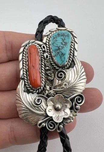 VTG R.TOM NAVAJO STERLING SILVER TURQUOISE & RED CORAL STAMPED BOLO TIE 2.5": VTG R.TOM NAVAJO STERLING SILVER TURQUOISE & RED CORAL STAMPED BOLO TIE 2.5" Vtg R.Tom Navajo Sterling Silver Turquoise & Red Coral Stamped Bolo Tie 2.5" Size: 2 1/2" Tall by 1 5/8" Wide Weight is 45.
