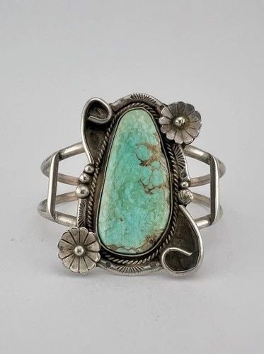 VTG NAVAJO STERLING SILVER HIGH GRADE TURQUOISE STAMPED FLOWER CUFF BRACELET: Vtg Navajo Sterling Silver High Grade Turquoise Stamped Flower Cuff Bracelet Cuff is 5" tip to Tip and has a 1 1/4" Wide Adjustable Gap Cuff Is 1 7/8" Wide In the Center Weight is 30.5 Grams on my sca