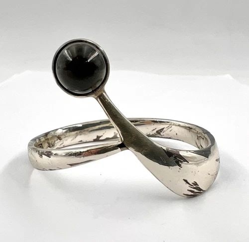 SIGI PINEDA MODERNIST MEXICO STERLING SILVER ONYX HINGED BANGLE BRACELET #310 (1 of 1)