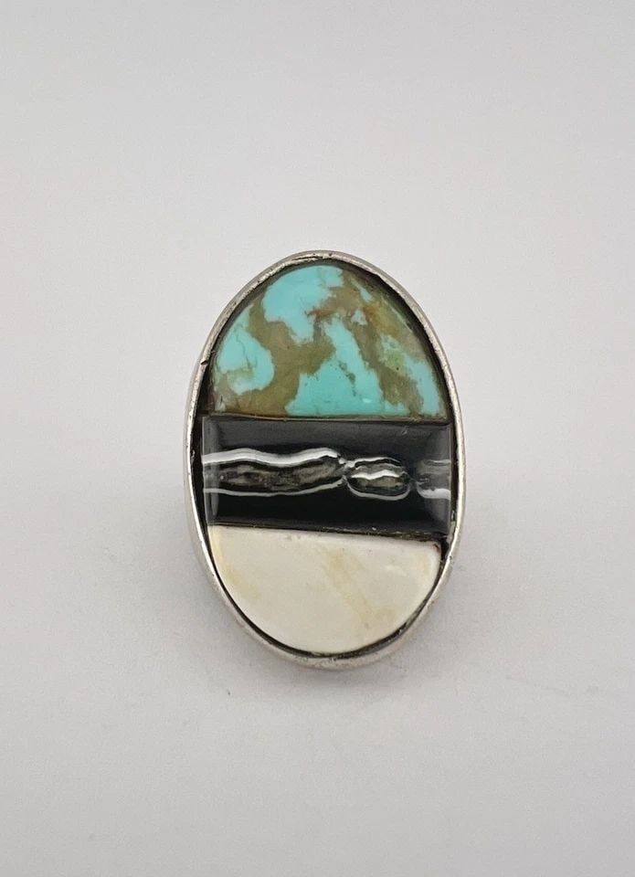VTG SANTO DOMINGO KEWA STERLING SILVER INGOT MOSAIC GEM'S OVAL MEN'S RING 23.5G: Vtg Santo Domingo Kewa Sterling Silver INGOT Mosaic Gem's Oval Men's Ring 23.5g Ring Size: 7.5 - Can Be Resized Weight is 23.5 Grams on my scale Test Positive For Sterling Silver Ring is Just Under 1 