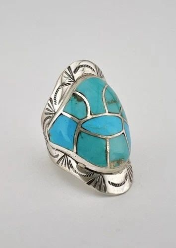 HUGE VTG ZUNI STERLING SILVER FISH SCALE TURQUOISE FLUSH STAMPED RING 12.5G: HUGE Vtg Zuni Sterling Silver Fish Scale Turquoise Flush Stamped Ring 12.5g Ring Size: 10.5 Weight is 12.5 Grams on my scale Metal: Sterling Silver Ring is Almost 1 1/2" Tall In the Center Amazing Flu