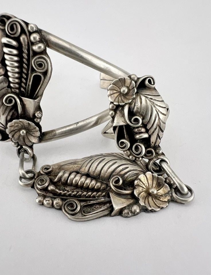VINTAGE NAVAJO STERLING SILVER STAMPED SLAVE CUFF BRACELET & RING 29G: Vintage Navajo Sterling Silver Stamped Slave Cuff Bracelet & Ring 29g Cuff is 5 1/8" tip to Tip and has a 1" Wide Adjustable Gap Cuff Is 1 1/2" Wide In the Center Ring Size: 8.5 & Over 1" Tall From th
