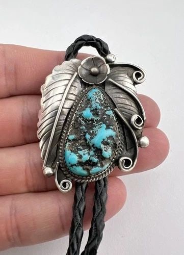 VTG NAVAJO STERLING SILVER NATURAL SEAFOAM KINGMAN TURQUOISE STAMPED BOLO TIE 2" (1 of 2)