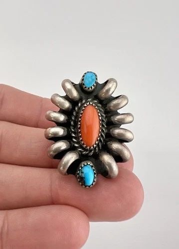 VTG NAVAJO STERLING SILVER BIRDSEYE KINGMAN TURQUOISE & RED CORAL WIRE WORK RING: Vtg Navajo Sterling Silver Birdseye Kingman Turquoise & Red Coral Wire Work Ring Ring Size: 9.5 - Can Be Resized Weight is 15.3 Grams on my scale Test Positive For Sterling Silver Ring is Just Under 1