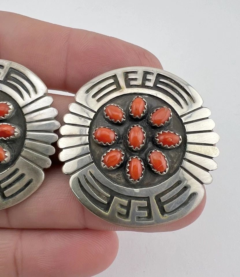 VTG ROSCOE SCOTT NAVAJO STERLING SILVER RED CORAL ROUND OVERLAY POST EARRINGS: VTG ROSCOE SCOTT NAVAJO STERLING SILVER RED CORAL ROUND OVERLAY POST EARRINGS Vtg Roscoe Scott Navajo Sterling Silver Red Coral Round Overlay Post Earrings Size: 1 1/2" Tall & Wide Weight is 18.9 Gram