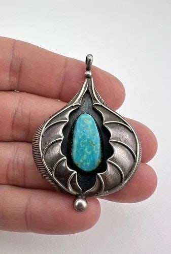 VTG NAVAJO STERLING SILVER WEBBED FOX TURQUOISE SHADOWBOX TEARDROP PENDANT 2.25": Vtg Navajo Sterling Silver Webbed Fox Turquoise Shadowbox Teardrop Pendant 2.25" Size: Around 2 1/4" Tall With Bail & 1 1/2" Wide Weight is 14.3 Grams on my scale Test Positive For Sterling Silver Ama