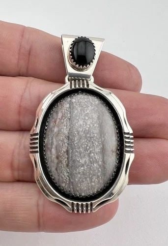 WILL DENETDALE NAVAJO STERLING SILVER AGATE & ONYX DOUBLE STACK PENDANT 2.25": WILL DENETDALE NAVAJO STERLING SILVER AGATE & ONYX DOUBLE STACK PENDANT 2.25" Vtg Will Denetdale Navajo Sterling Silver Agate & Onyx Double Stack Pendant 2.25" Size: Slightly over 2 1/4" Tall With Bai