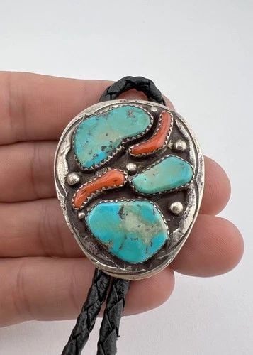 VINTAGE ZUNI STERLING SILVER NATURAL TURQUOISE & CORAL TEARDROP BOLO TIE 1.75": Vintage Zuni Sterling Silver Natural Turquoise & Coral Teardrop Bolo Tie 1.75" Size: 1 3/4" Tall by Just Under 1 1/2" Wide Weight is 35.2 Grams on my scale Metal: Sterling Silver Amazing Natural Turqu
