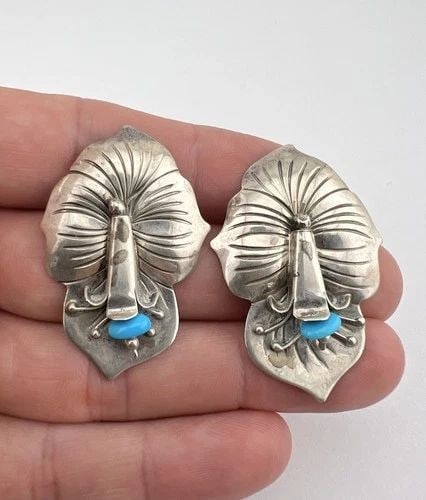 VTG NAVAJO STERLING SILVER SLEEPING BEAUTY TURQUOISE FLOWER POST EARRINGS 1.75": Vtg Navajo Sterling Silver Sleeping Beauty Turquoise Flower Post Earrings 1.75" Size: 1 3/4" Tall & Just Under 1 1/4" Wide Weight is 13.4 Grams on my scale Test Positive For Sterling Silver Amazing Hi