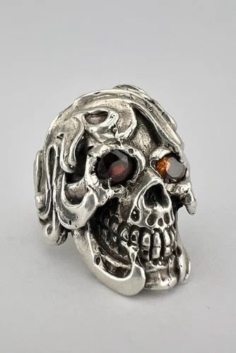 VTG 3D SKULL GOTHIC PUNK BIKER STERLING SILVER & GARNET & CITRINE MEN'S RING 29G: VTG 3D SKULL GOTHIC PUNK BIKER STERLING SILVER & GARNET & CITRINE MEN'S RING 29G Vtg 3D Skull Gothic Punk Biker Sterling Silver & Garnet & Citrine Men's Ring 29g Ring Size: 11 - Can Be Resized Weight 