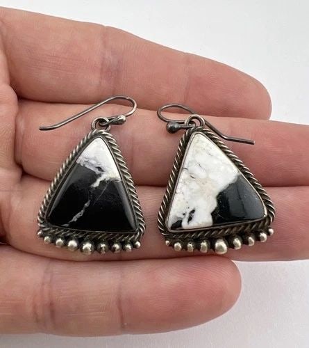 DELLA WYLIE NAVAJO STERLING SILVER WHITE BUFFALO TURQUOISE HOOK EARRINGS 1.5": DELLA WYLIE NAVAJO STERLING SILVER WHITE BUFFALO TURQUOISE HOOK EARRINGS 1.5" Della Wylie Navajo Sterling Silver White Buffalo Turquoise Triangle Hook Earrings 1.5" Earring Size: 1 1/2" Tall With Dang