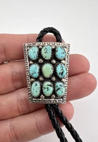 VINTAGE NAVAJO STERLING SILVER KINGMAN TURQUOISE STAMPED CLUSTER BOLO TIE: Vintage Navajo Sterling Silver Kingman Turquoise Stamped Cluster Bolo Tie Size: Just Under 1 1/2" Tall by About 1 1/4" Wide Weight is 29.0 Grams on my scale Metal: Sterling Silver Amazing Natural King