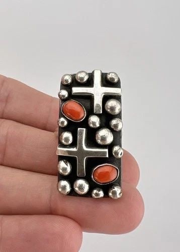 HUGE CHIMNEY BUTTE NAVAJO STERLING SILVER RED CORAL DOT CROSS RING (1 of 1)