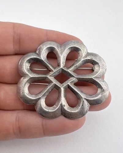 OLD 1940'S VTG NAVAJO SANDCAST STERLING SILVER OPENWORK PIN BROOCH 2 1/8": OLD 1940's Vtg Navajo Sandcast Sterling Silver Openwork Pin Brooch 2 1/8" Size: Just Under 2" Tall & 2 1/8" Wide Metal: Sterling Silver Weight is 20.0 Grams on my scale Can Be Worn As a Pin/ Brooch In