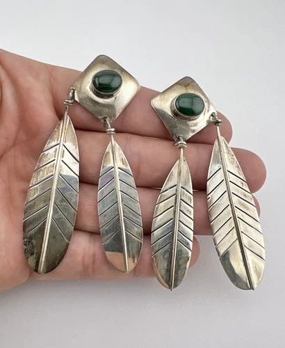 NAVAJO STERLING SILVER GREEN MALACHITE STAMPED FEATHER DANGLE EARRINGS 3 1/8" (1 of 1)