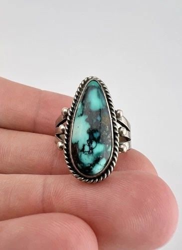 VTG NAVAJO STERLING SILVER INDIAN MOUNTAIN SPIDERWEB TURQUOISE STAMPED RING (1 of 1)