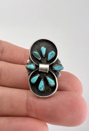 OLD 1940S ZUNI STERLING SILVER FLUSH INLAY TURQUOISE CLUSTER WOMEN'S FLOWER RING: Old 1940s Zuni Sterling Silver Flush Inlay Turquoise Cluster Women's Flower Ring Ring Size 6.25 - Can Be re Sized Weight is 5.3 Grams on my scale Metal: Sterling Silver Ring is Just Under 1 1/4" Tall 