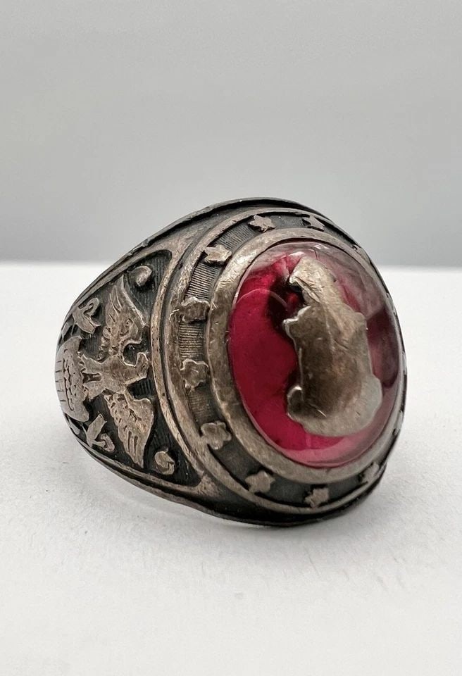 ANTIQUE ARMY NAVY MARINES WW2 U.S. MILITARY STERLING SILVER EAGLES RING: ANTIQUE ARMY NAVY MARINES WW2 U.S. MILITARY STERLING SILVER EAGLES RING Antique Army Navy Marines WW2 U.S. Military Sterling Silver Eagles Ring Ring Size: 9 Metal: Sterling Silver Weight is 11.7 grams