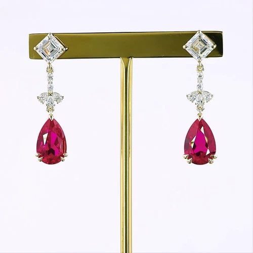 LAB-GROWN 2.51 CARAT MIX RUBBY-VS1 DIAMOND 14K YELLOW GOLD HANGING EARRINGS: LAB-GROWN 2.51 CARAT MIX RUBBY-VS1 DIAMOND 14K YELLOW GOLD HANGING EARRINGS Title: High-quality Brand-New Echo Friendly Elegant Lab-Grown 2.51 Carat MIX Rubby-VS1 Diamond 14K Yellow Gold Hanging Earri
