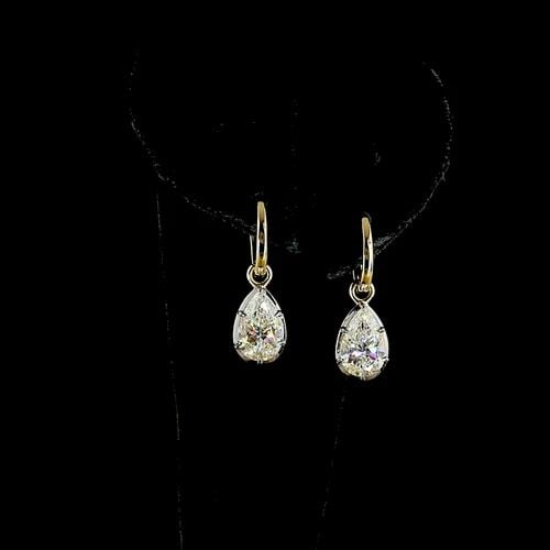 LAB-GROWN 4.05 CARAT PEAR E-F-VS1 DIAMOND 14K YELLOW GOLD HANGING EARRINGS: LAB-GROWN 4.05 CARAT PEAR E-F-VS1 DIAMOND 14K YELLOW GOLD HANGING EARRINGS $2,970.00 PRODUCT DESCRIPTION Title: High-quality Brand-New Echo Friendly Elegant Lab-Grown 4.05 Carat Pear E-F-VS1 Diamond 1