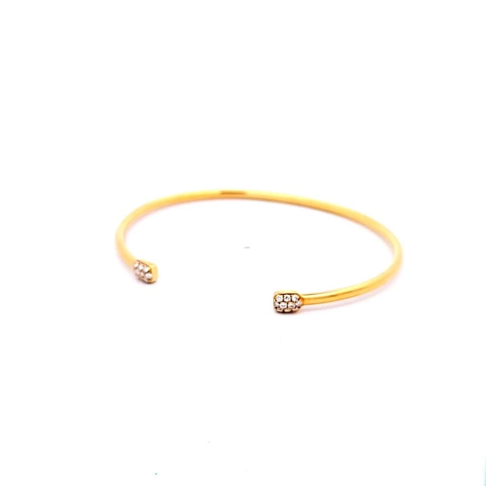 0.26CT DIAMOND OPEN BANGLE BRACELET IN 18K YELLOW GOLD (F/VS1 VINTAGE): 0.26CT DIAMOND OPEN BANGLE BRACELET IN 18K YELLOW GOLD (F/VS1 VINTAGE) Title: This elegant vintage open bangle bracelet is crafted in rich 18K yellow gold and accented with 0.26 carats of sparkling ro