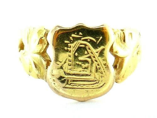 VICTORIAN 18K YELLOW GOLD SIGNET RING: VICTORIAN 18K YELLOW GOLD SIGNET RING Victorian 18k yellow gold signet ring Measurements: the ring size is 10.25; the signet part is 5/8" H x 1/2" W Weight is 6.6 grams The inner part is stamped with 