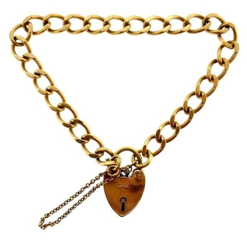 VICTORIAN 9K ROSE GOLD HEART CHARM & CURB LINK BRACELET CIRCA 1900S: VICTORIAN 9K ROSE GOLD HEART CHARM & CURB LINK BRACELET CIRCA 1900S Victorian 9k Rose Gold Heart Charm on Curb Link Bracelet Circa 1900s This is a must for a collector! The weight is 13.6 grams. The l
